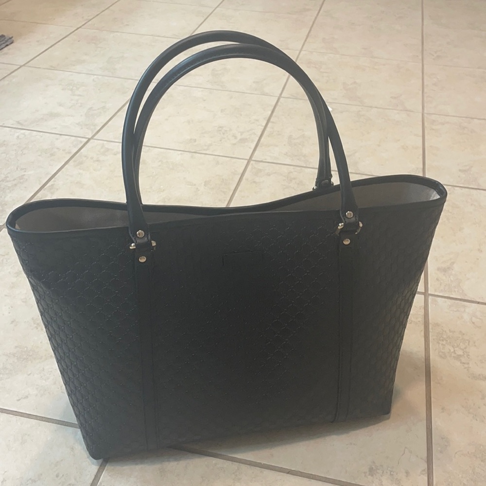 Black embossed leather Gucci tote